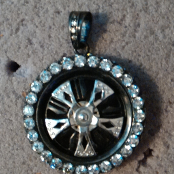 Sterling silver spinner pendant